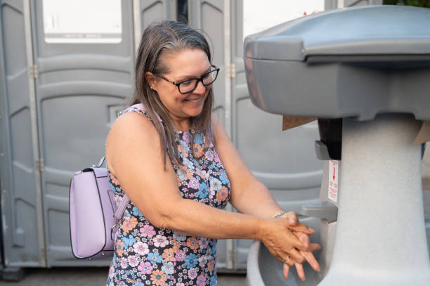 Best Luxury portable toilet rental  in Mayfield, OH